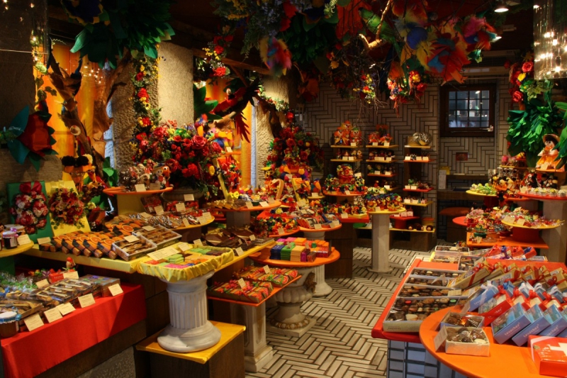 vente-LA CELLE-min_candy_store_chocolate_shop_chocolate_switzerland-393515